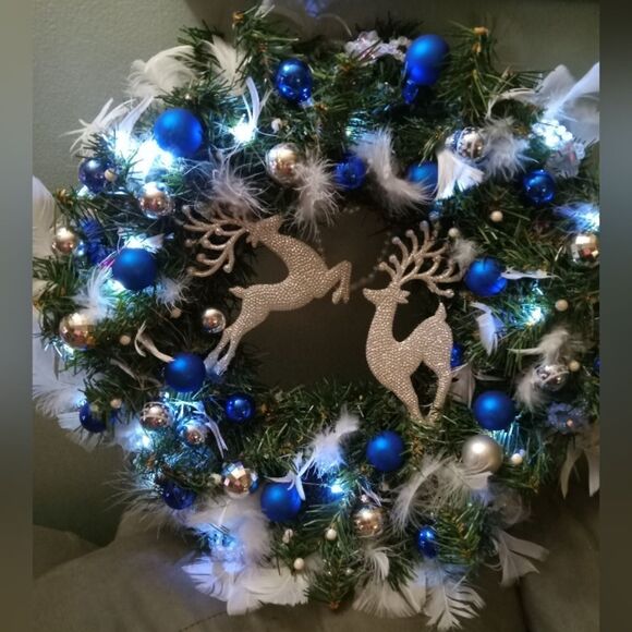 18" Blue/Silver PRELIT PREDECORATED CHRISTMAS WREATH. Fluff & Hang. - Picture 2 of 9